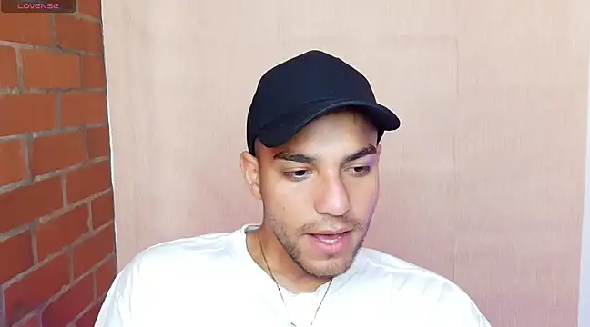 Snapshot of Leandro_valenzuela chatting on 02.26.25 Leandro valenzuela online show from 02.26.25