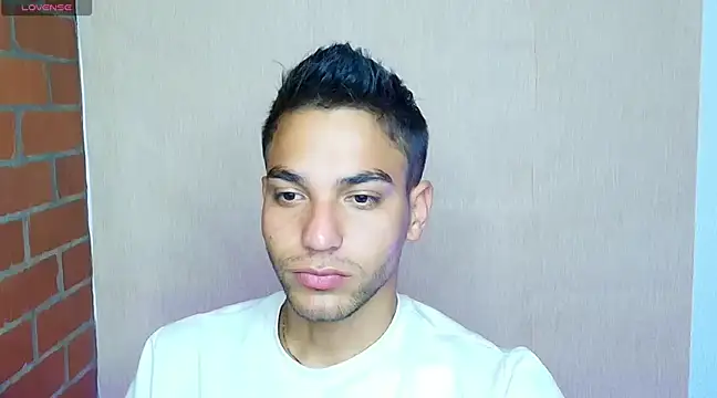 Snapshot of Leandro_valenzuela chatting on 02.28.25 Leandro valenzuela online show from 02.28.25