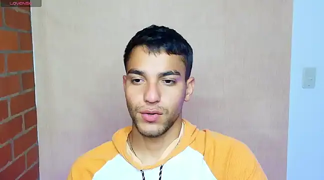 Snapshot of Leandro_valenzuela chatting on 03.04.25 Leandro valenzuela online show from 03.04.25