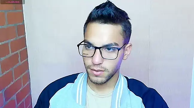 Snapshot of Leandro_valenzuela chatting on 03.05.25 Leandro valenzuela online show from 03.05.25