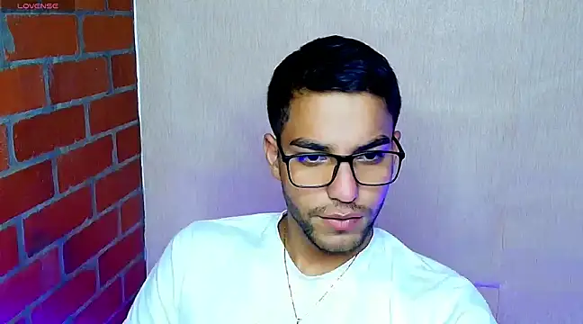 Snapshot of Leandro_valenzuela chatting on 03.07.25 Leandro valenzuela online show from 03.07.25