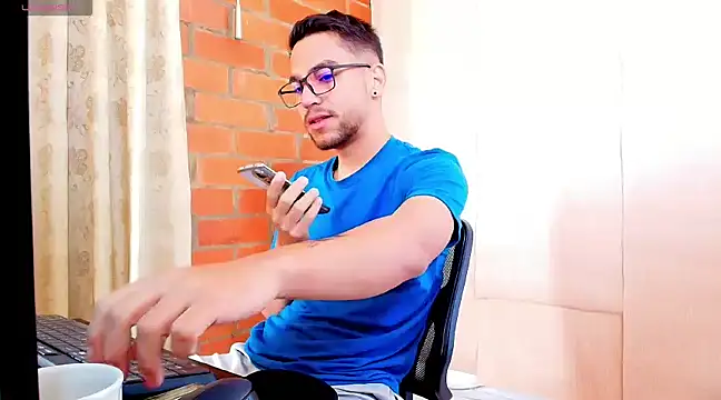 Snapshot of Leandro_valenzuela chatting on 03.12.25 Leandro valenzuela online show from 03.12.25