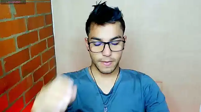 Snapshot of Leandro_valenzuela chatting on 03.13.25 Leandro valenzuela online show from 03.13.25