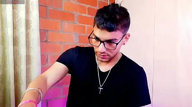 Snapshot of Leandro_valenzuela chatting on 03.14.25 Leandro valenzuela online show from 03.14.25