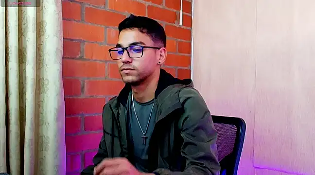 Snapshot of Leandro_valenzuela chatting on 03.15.25 Leandro valenzuela online show from 03.15.25