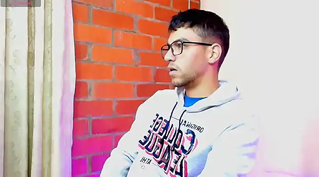 Snapshot of Leandro_valenzuela chatting on 03.18.25 Leandro valenzuela online show from 03.18.25