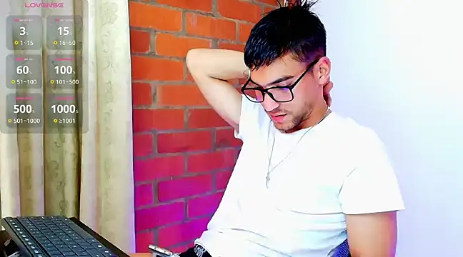 Snapshot of Leandro_valenzuela chatting on 03.21.25 Leandro valenzuela online show from 03.21.25