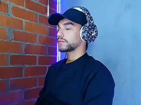 Snapshot of Leandro_valenzuela chatting on 09.15.25 Leandro valenzuela online show from 09.15.25