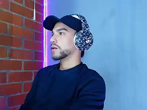 Snapshot of Leandro_valenzuela chatting on 09.17.25 Leandro valenzuela online show from 09.17.25