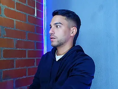 Snapshot of Leandro_valenzuela chatting on 09.21.25 Leandro valenzuela online show from 09.21.25