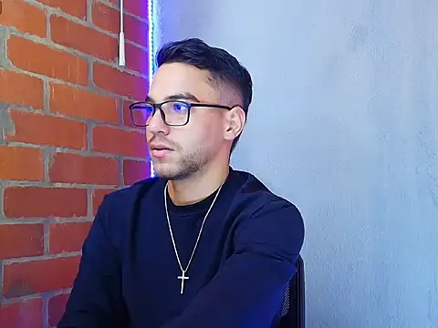 Snapshot of Leandro_valenzuela chatting on 09.21.25 Leandro valenzuela online show from 09.21.25