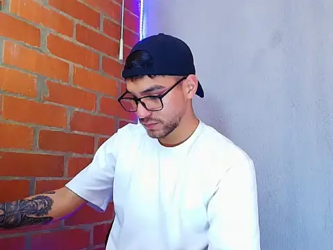 Snapshot of Leandro_valenzuela chatting on 09.29.25 Leandro valenzuela online show from 09.29.25