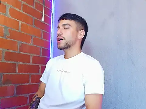 Snapshot of Leandro_valenzuela chatting on 10.01.25 Leandro valenzuela online show from 10.01.25