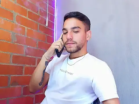 Snapshot of Leandro_valenzuela chatting on 10.02.25 Leandro valenzuela online show from 10.02.25