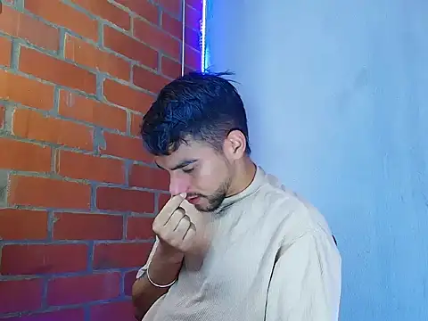 Snapshot of Leandro_valenzuela chatting on 10.07.25 Leandro valenzuela online show from 10.07.25