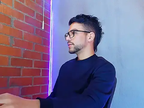 Snapshot of Leandro_valenzuela chatting on 10.08.25 Leandro valenzuela online show from 10.08.25