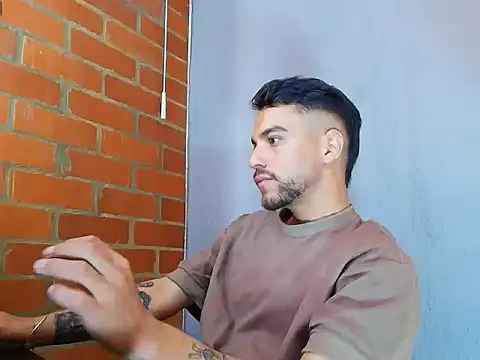 Snapshot of Leandro_valenzuela chatting on 10.10.25 Leandro valenzuela online show from 10.10.25