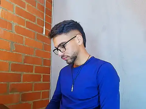 Snapshot of Leandro_valenzuela chatting on 10.11.25 Leandro valenzuela online show from 10.11.25