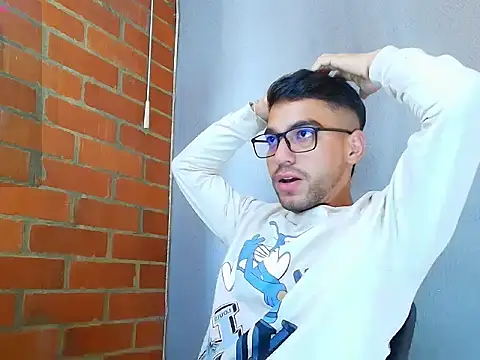 Snapshot of Leandro_valenzuela chatting on 10.12.25 Leandro valenzuela online show from 10.12.25