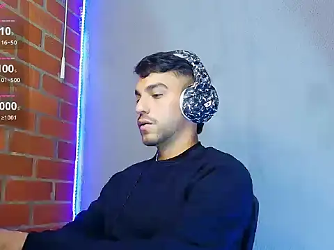 Snapshot of Leandro_valenzuela chatting on 10.14.25 Leandro valenzuela online show from 10.14.25