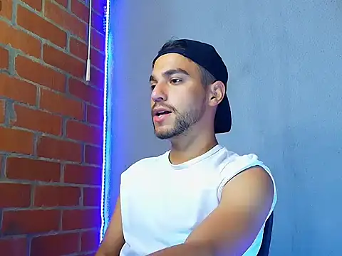 Snapshot of Leandro_valenzuela chatting on 10.23.25 Leandro valenzuela online show from 10.23.25