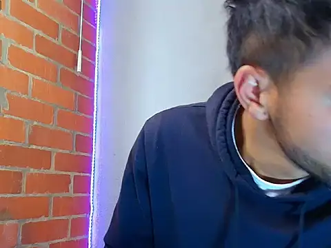 Snapshot of Leandro_valenzuela chatting on 10.23.25 Leandro valenzuela online show from 10.23.25