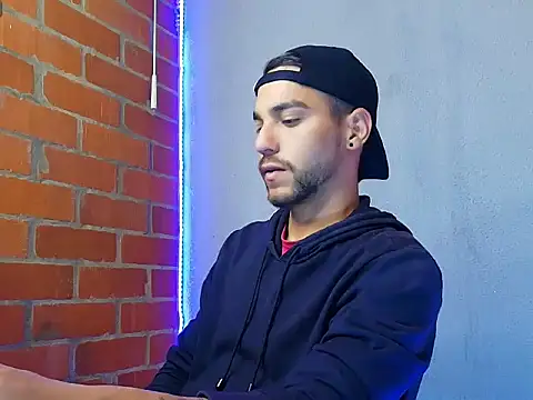 Snapshot of Leandro_valenzuela chatting on 10.27.25 Leandro valenzuela online show from 10.27.25