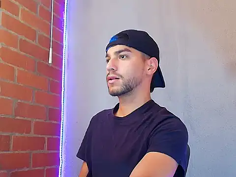 Snapshot of Leandro_valenzuela chatting on 11.11.25 Leandro valenzuela online show from 11.11.25