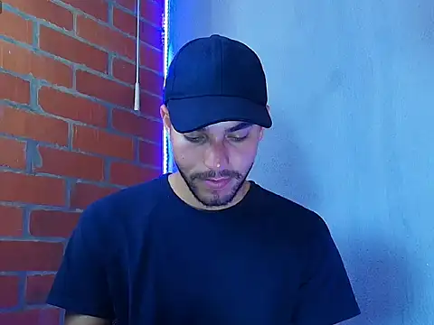 Snapshot of Leandro_valenzuela chatting on 11.12.25 Leandro valenzuela online show from 11.12.25