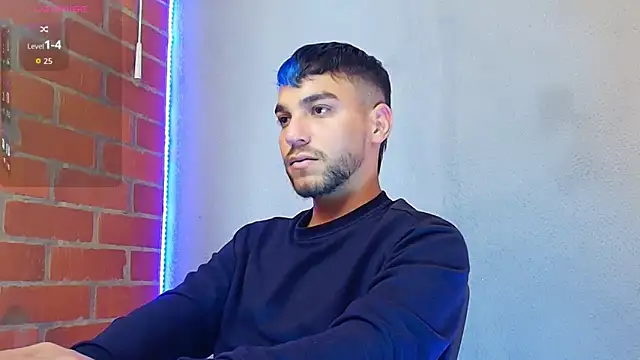 Snapshot of Leandro_valenzuela chatting on 11.18.25 Leandro valenzuela online show from 11.18.25