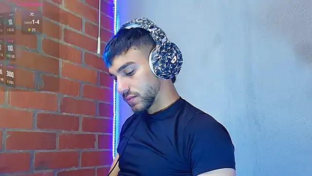 Snapshot of Leandro_valenzuela chatting on 11.20.25 Leandro valenzuela online show from 11.20.25