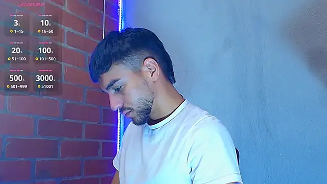 Snapshot of Leandro_valenzuela chatting on 11.24.25 Leandro valenzuela online show from 11.24.25