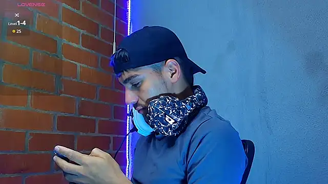 Snapshot of Leandro_valenzuela chatting on 11.28.25 Leandro valenzuela online show from 11.28.25