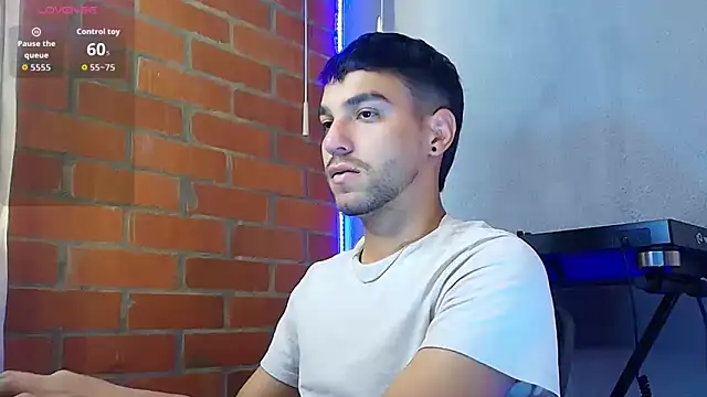 Snapshot of Leandro_valenzuela chatting on 12.13.25 Leandro valenzuela online show from 12.13.25