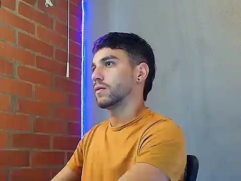 Snapshot of Leandro_valenzuela chatting on 12.17.25 Leandro valenzuela online show from 12.17.25