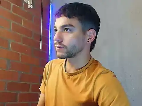 Snapshot of Leandro_valenzuela chatting on 12.18.25 Leandro valenzuela online show from 12.18.25