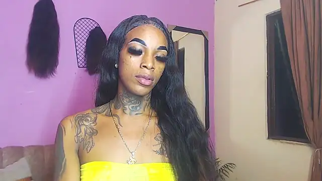 Snapshot of badgirls_cx chatting on 09.19.25 badgirls cx online show from 09.19.25