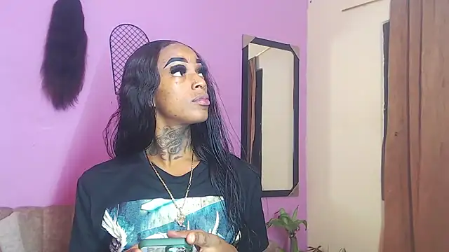 Snapshot of badgirls_cx chatting on 10.08.25 badgirls cx online show from 10.08.25