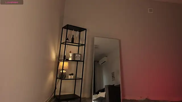 Snapshot of elfinvibes chatting on 09.26.25 elfinvibes online show from 09.26.25