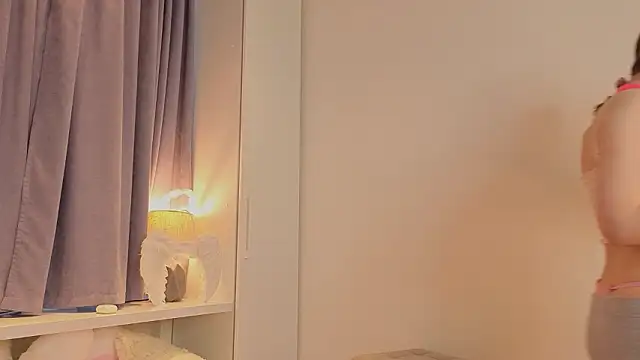 Snapshot of elfinvibes chatting on 02.02.26 elfinvibes online show from 02.02.26