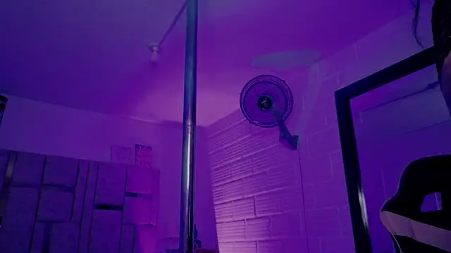 BonnieAnderson  online show from 04.12.26