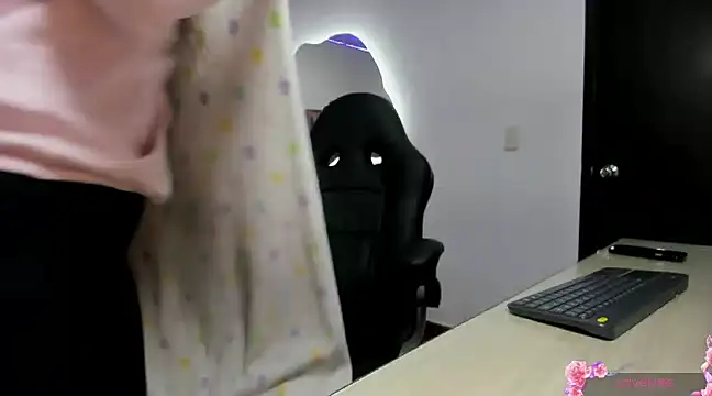 Estefany777 online show from 02.19.25