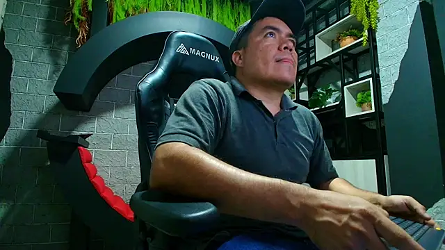 Jhonatan Morales S online show from 01.12.25