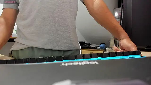 Jhonatan Morales S online show from 10.14.25