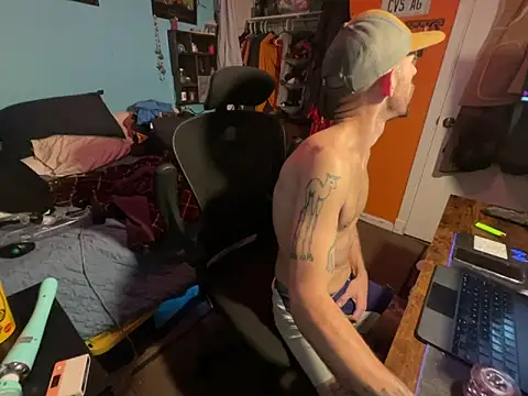 Snapshot of RuffClvb chatting on 12.04.24 RuffClvb online show from 12.04.24