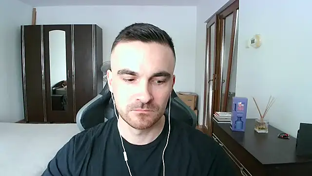 Snapshot of mu5clemania2 chatting on 04.01.26 mu5clemania2 online show from 04.01.26