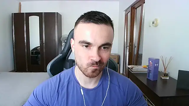 Snapshot of mu5clemania2 chatting on 04.14.26 mu5clemania2 online show from 04.14.26