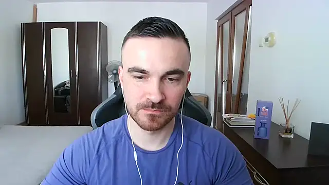 Snapshot of mu5clemania2 chatting on 04.15.26 mu5clemania2 online show from 04.15.26