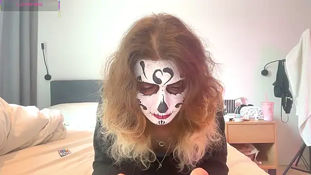 Alice Pinkhead online show from 10.31.25