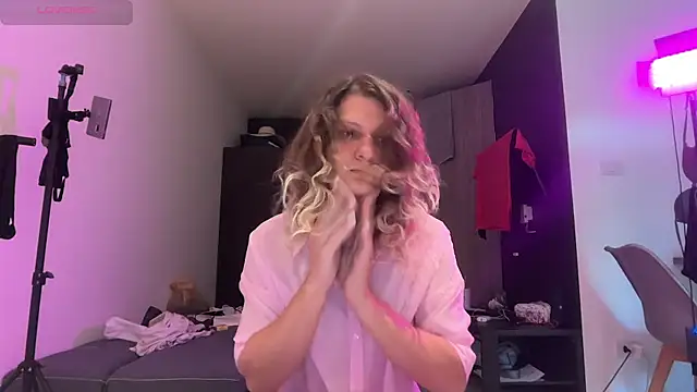 Alice Pinkhead online show from 12.15.25